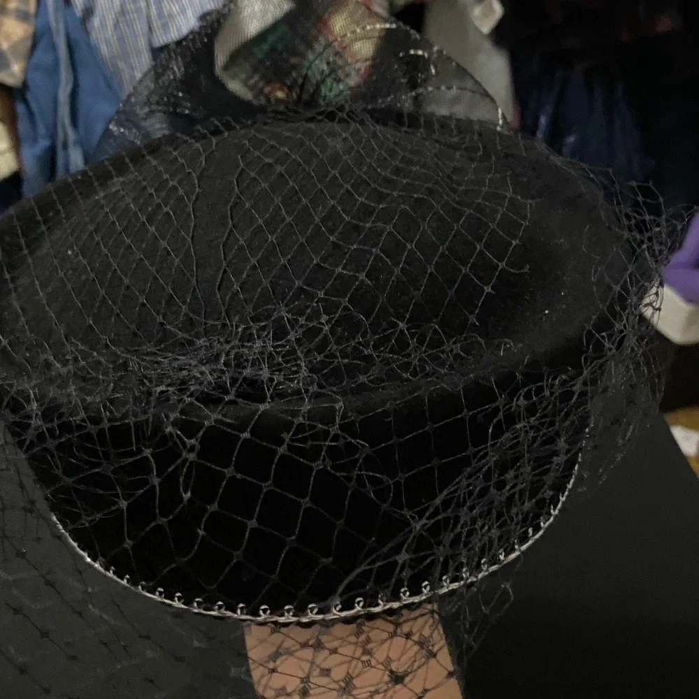 Elegant Black‎ Fascinator with Veil Bow accent silver trim no brand clean